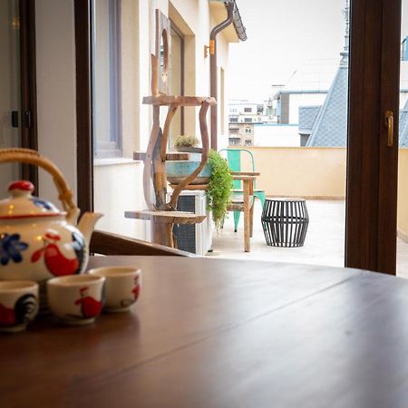 Theatre Rooftop Apartment With Patio Bukares Bagian luar foto