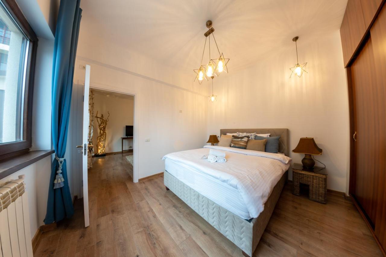 Theatre Rooftop Apartment With Patio Bukares Bagian luar foto