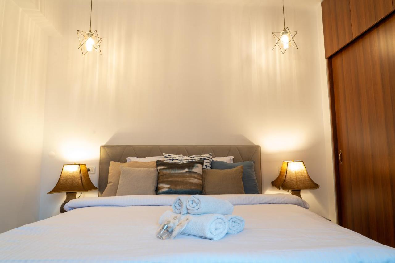 Theatre Rooftop Apartment With Patio Bukares Bagian luar foto